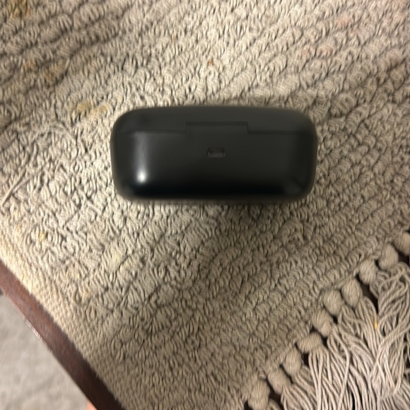 Earbuds - Picture 3 of 8